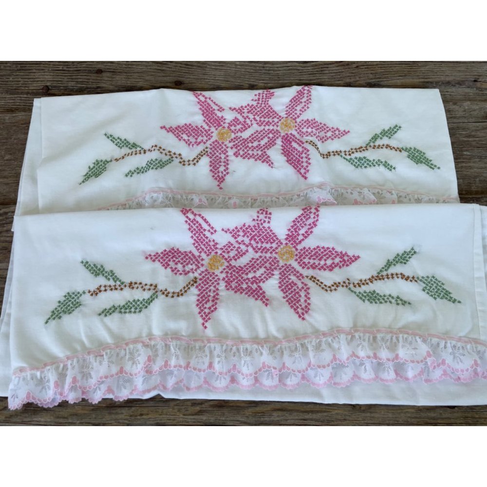 Vintage pair PIllow cases Embroidery Cross Stitch Pink Flowers - Picture 5 of 12
